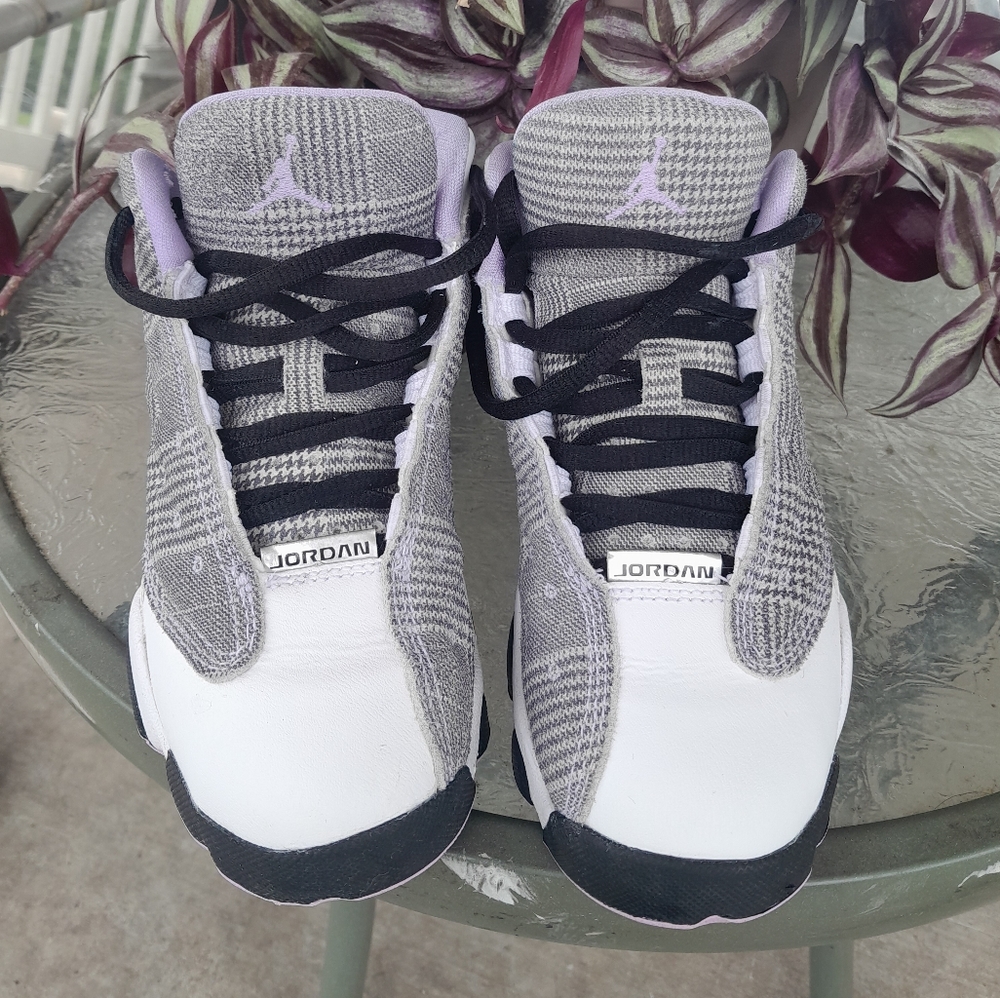 Air Jordan 13 retro houndstooth. Size 13. Black/lilac-white. - Picture 4 of 6